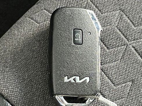 Used 2025 Kia Seltos S image 24