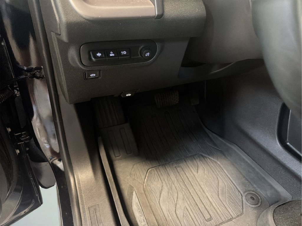 Used 2024 GMC Terrain AT4 w/ Tech Package AWD/4WD image 11