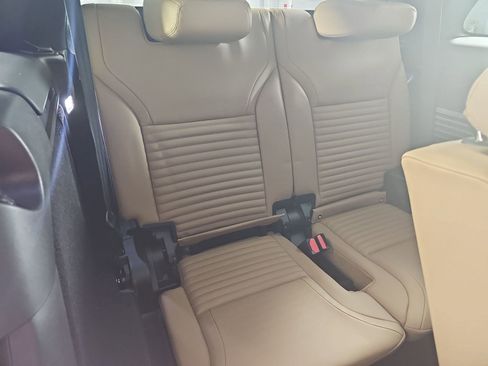 Certified 2025 Land Rover Discovery Dynamic SE image 25