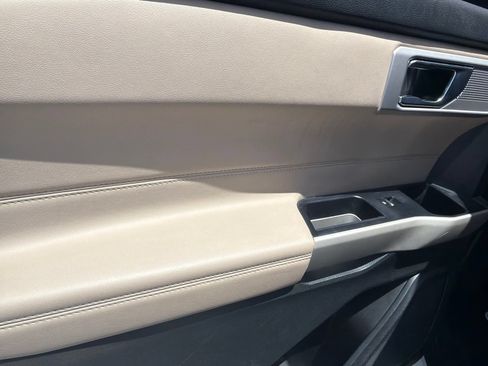 Used 2021 Ford Explorer Limited RWD image 17