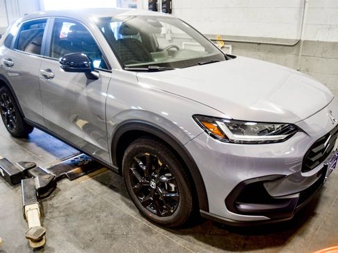 Used 2024 Honda HR-V Sport image 4