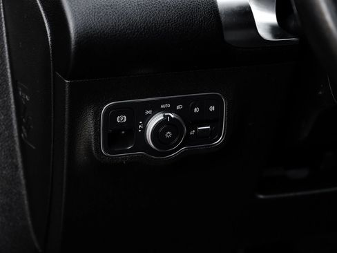 Used 2021 Mercedes-Benz GLB 250 w/ Premium Package image 23