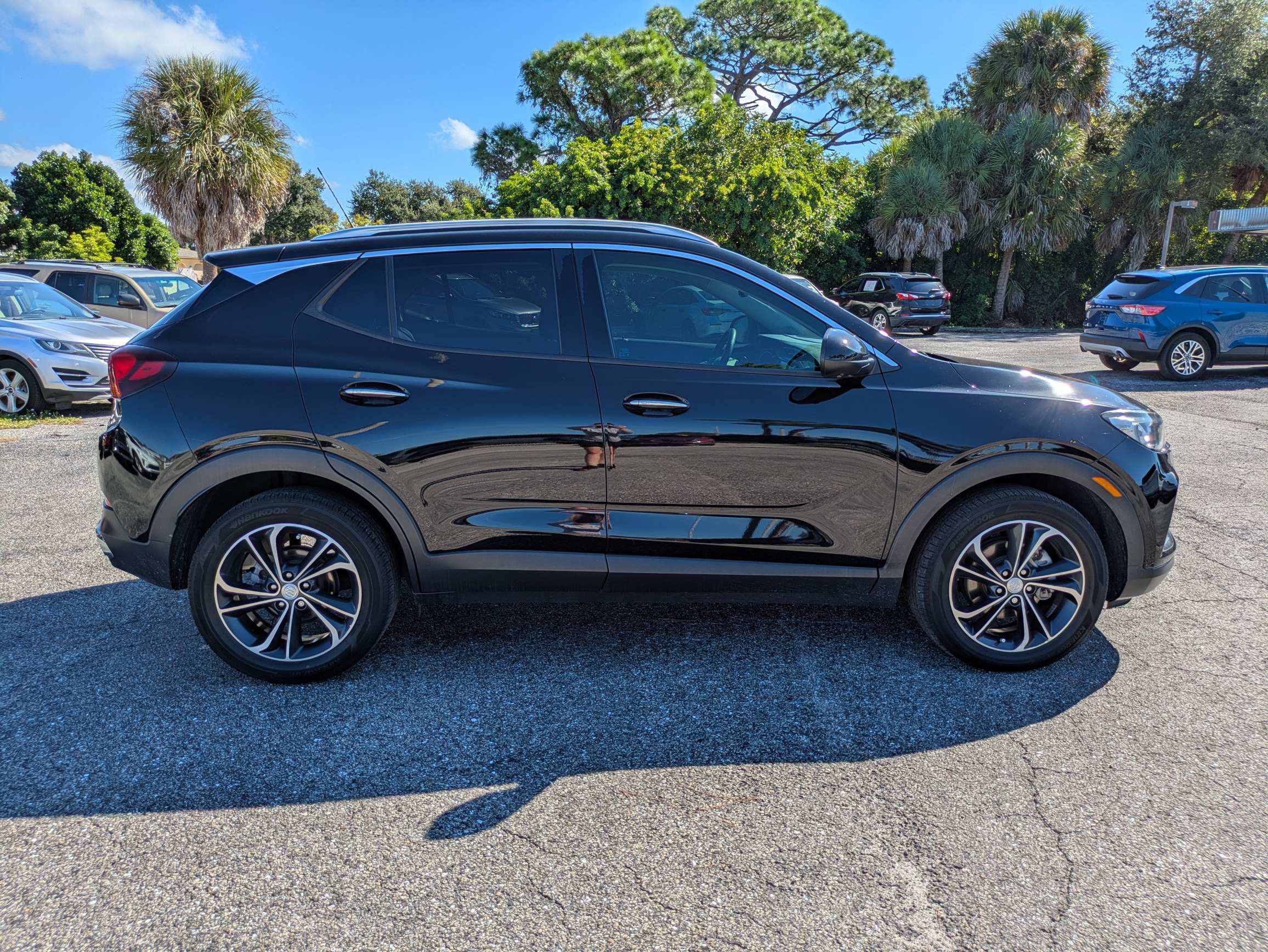Used 2023 Buick Encore GX Essence w/ Advanced Technology Package FWD image 3