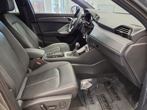 Used 2025 Audi Q3 2.0T Premium image 10