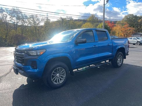 Used 2023 Chevrolet Colorado LT w/ LT Convenience Package II AWD/4WD image 4