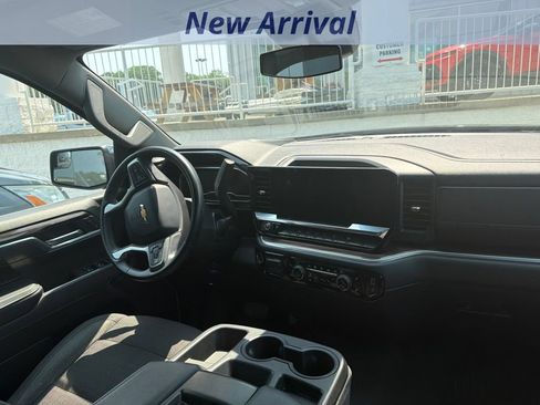 Used 2025 Chevrolet Silverado 1500 LT AWD/4WD image 4