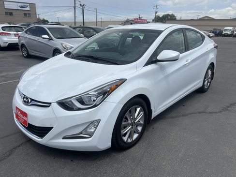 Used 2015 Hyundai Elantra SE w/ Option Group 02 FWD image 2