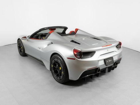 Used 2018 Ferrari 488 Spider image 4