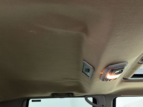 Used 2000 Chevrolet Tahoe Z71 w/ Comfort & Security Pkg image 38