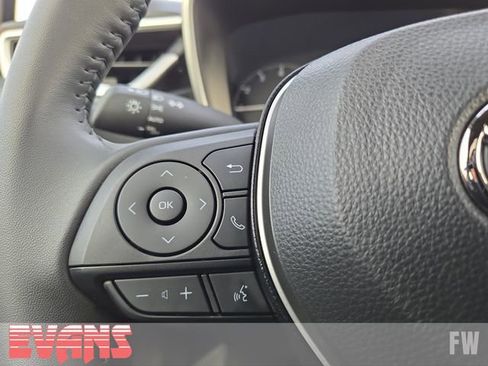 Used 2025 Toyota Corolla SE w/ SE Package image 17