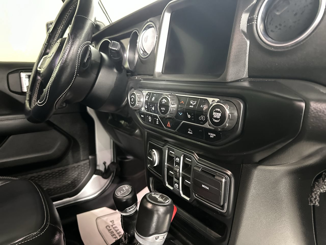 Used 2022 Jeep Wrangler Unlimited Sahara w/ LED Lighting Group AWD/4WD image 15