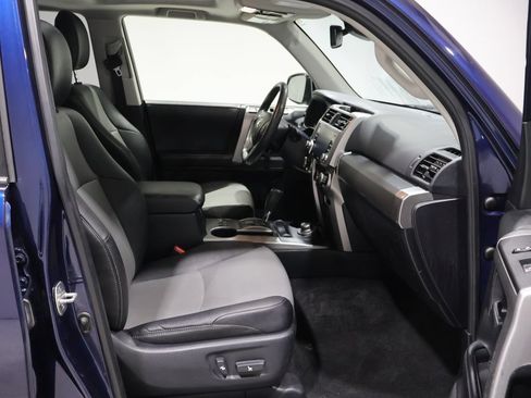 Used 2022 Toyota 4Runner SR5 Premium w/ Moonroof Package AWD/4WD image 23