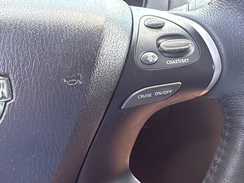 Used 2019 Nissan Pathfinder Platinum FWD image 17