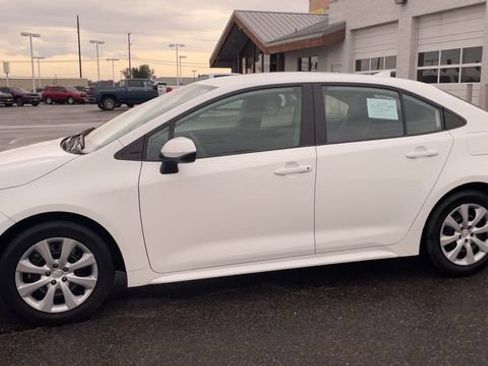 Used 2024 Toyota Corolla LE FWD image 6