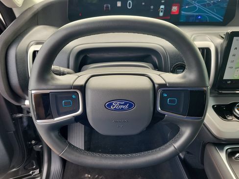 Certified 2025 Ford Expedition Active AWD/4WD image 21