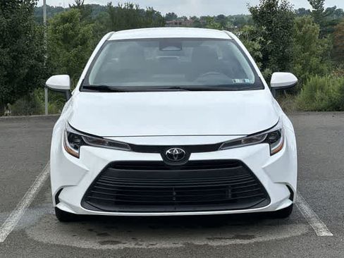 Used 2025 Toyota Corolla LE FWD image 27