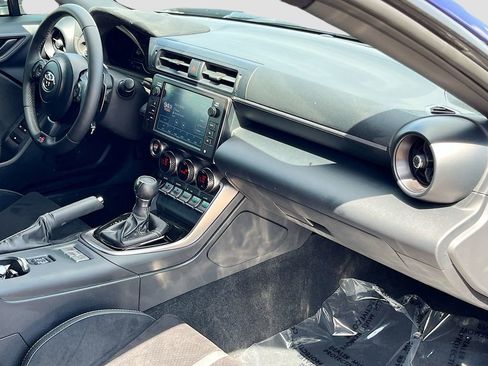 Used 2025 Toyota GR86 Premium w/ ALL Weather Mat Package (TMS) RWD image 27
