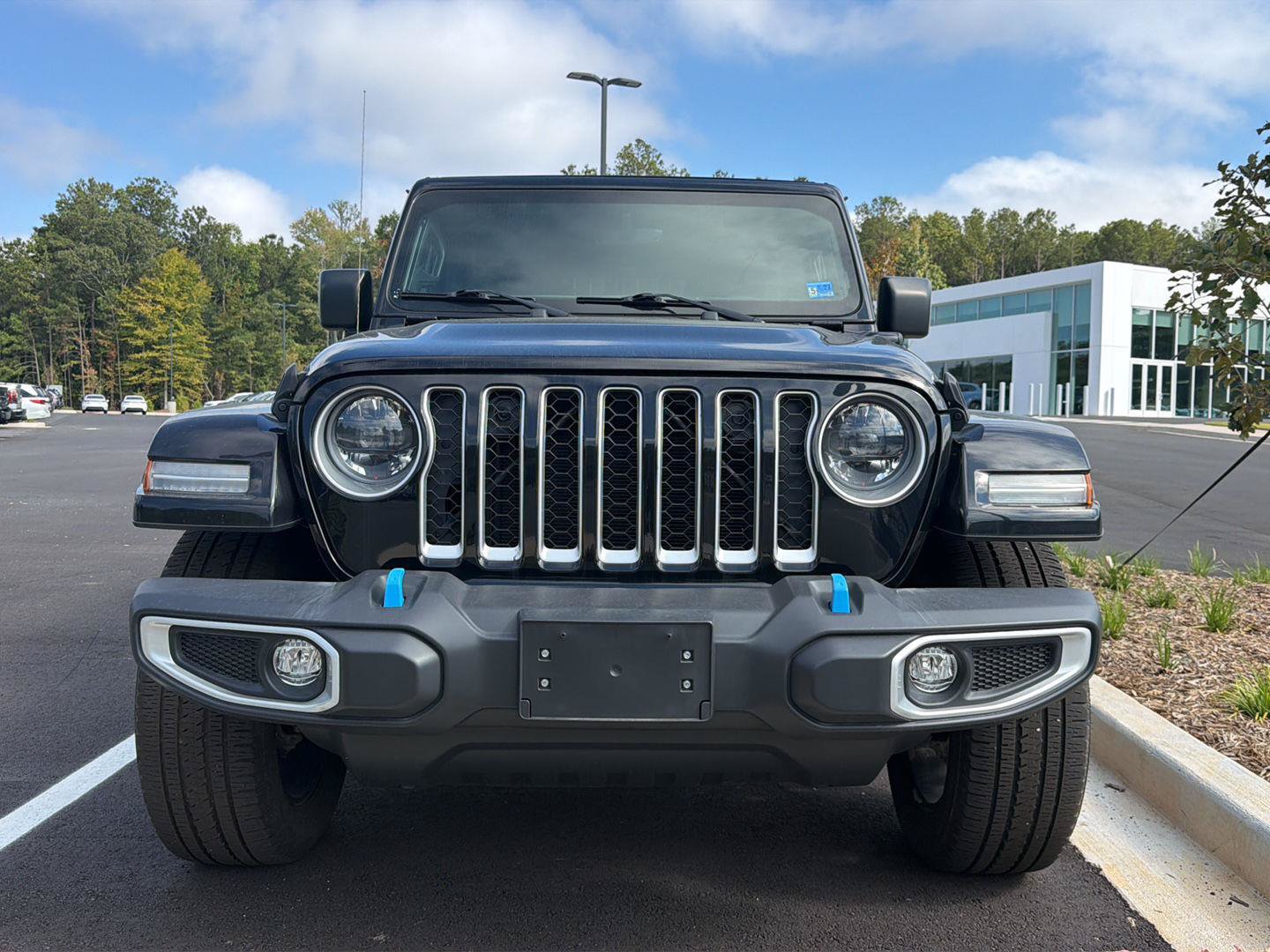 Used 2023 Jeep Wrangler Unlimited Sahara w/ Cold Weather Group AWD/4WD image 1