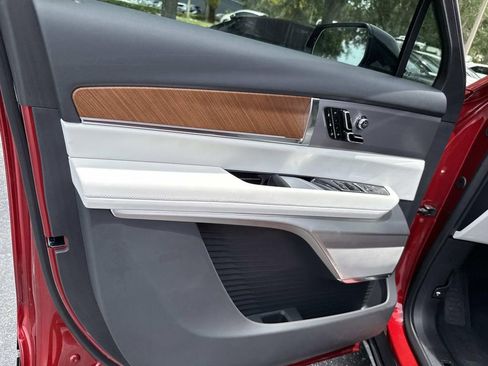 New 2026 Cadillac Vistiq Sport image 18