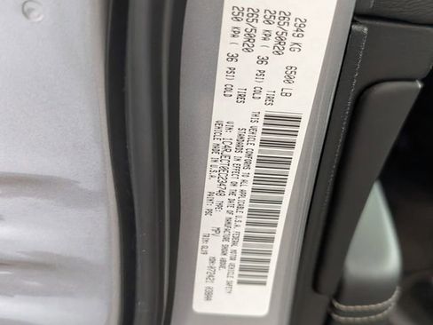 Used 2014 Jeep Grand Cherokee Overland w/ Advanced Technology Group image 19