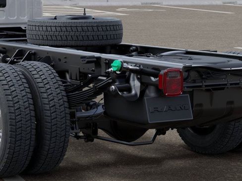 New 2025 RAM 5500 4x4 Regular Cab image 9