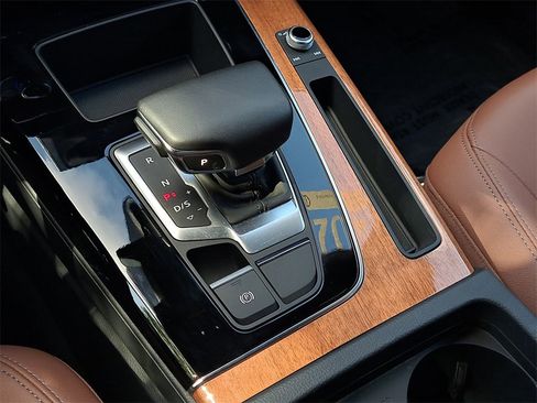 Used 2023 Audi Q5 2.0T Premium w/ Convenience Package image 15