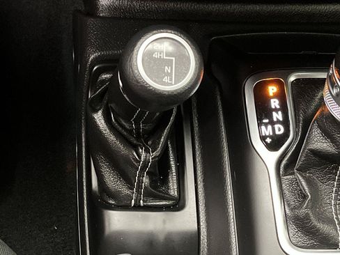 Used 2022 Jeep Wrangler Unlimited Sahara w/ Cold Weather Group AWD/4WD image 16