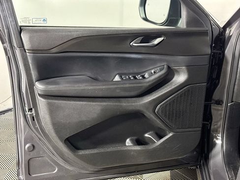 Used 2023 Jeep Grand Cherokee Laredo w/ Luxury Tech Group I AWD/4WD image 10