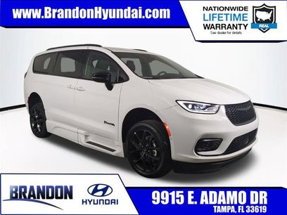Used 2024 Chrysler Pacifica Touring-L w/ S Appearance Package