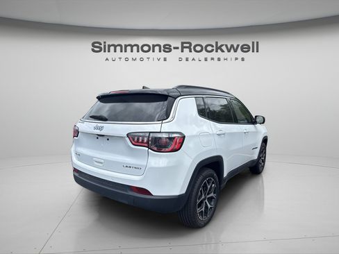 Used 2025 Jeep Compass Limited AWD/4WD image 4