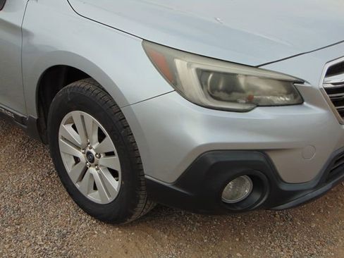 Used 2018 Subaru Outback 2.5i Premium AWD/4WD image 2