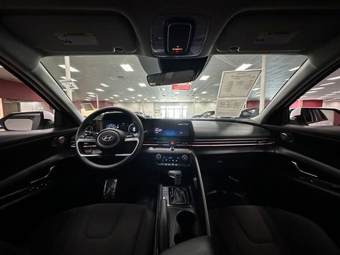 Used 2024 Hyundai Elantra SEL FWD image 25