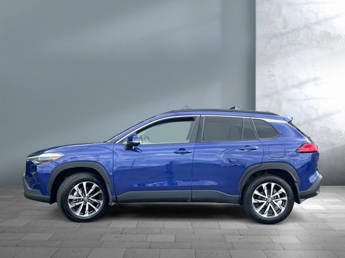 Certified 2023 Toyota Corolla Cross XLE image 3