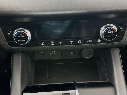 Used 2024 Mitsubishi Outlander SE image 24