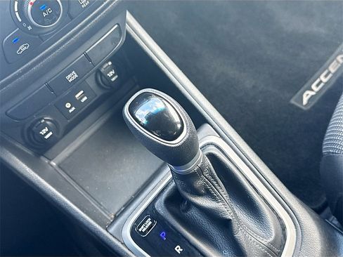 Used 2022 Hyundai Accent SE image 18