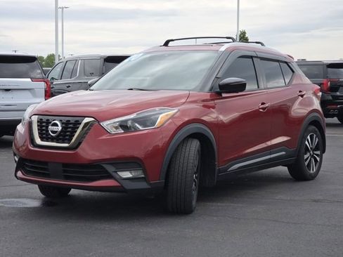 Used 2020 Nissan Kicks SR FWD image 13