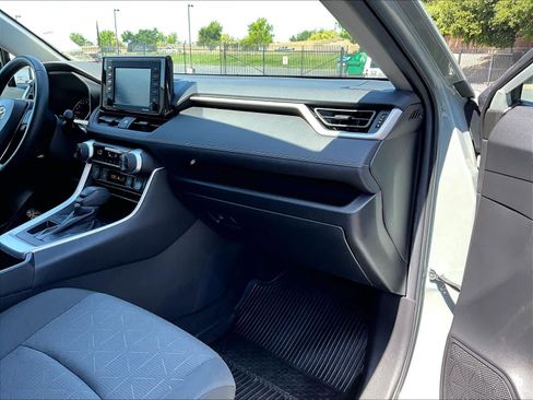 Used 2022 Toyota RAV4 XLE w/ Convenience Package FWD image 18