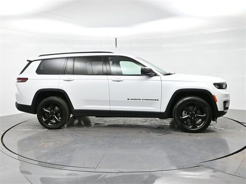 Used 2023 Jeep Grand Cherokee L Laredo image 8