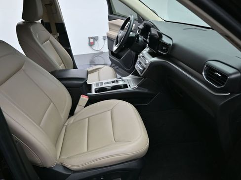 Used 2022 Ford Explorer XLT w/ Equipment Group 202A RWD image 7