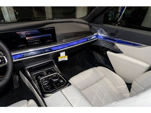 New 2026 BMW 760i xDrive w/ Executive Package image 81