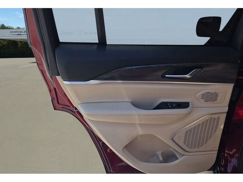 Used 2022 Jeep Grand Cherokee Limited w/ Trailer Tow Prep Group (B) image 18