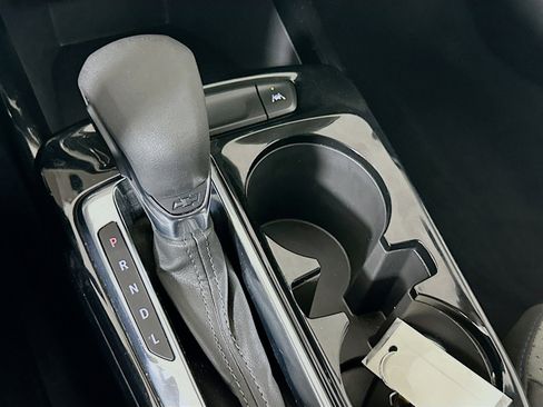 Used 2025 Chevrolet Trax LT w/ LT Convenience Package image 24