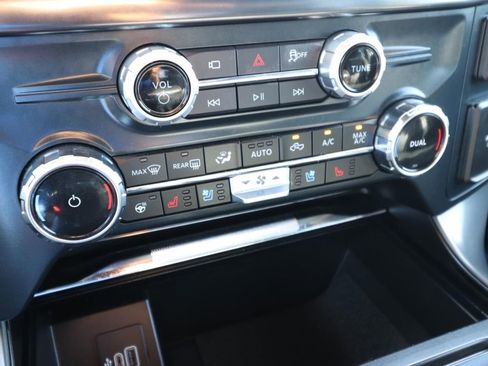 Used 2025 Ford F150 Lariat w/ Equipment Group 501A Mid image 22