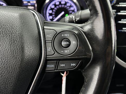 Used 2020 Toyota Camry SE image 19