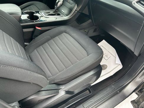 Used 2017 Ford Edge SE image 11