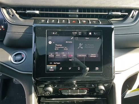 New 2025 Jeep Grand Cherokee Laredo X w/ Luxury Tech Group I image 28