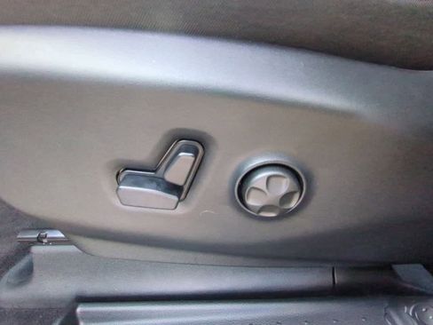 New 2026 Chrysler Voyager LX image 18