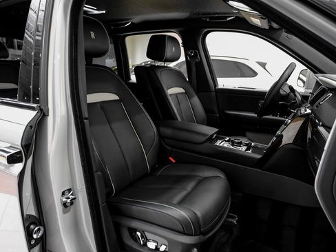 Used 2023 Rolls-Royce Cullinan Black Badge w/ Driver's Package image 38