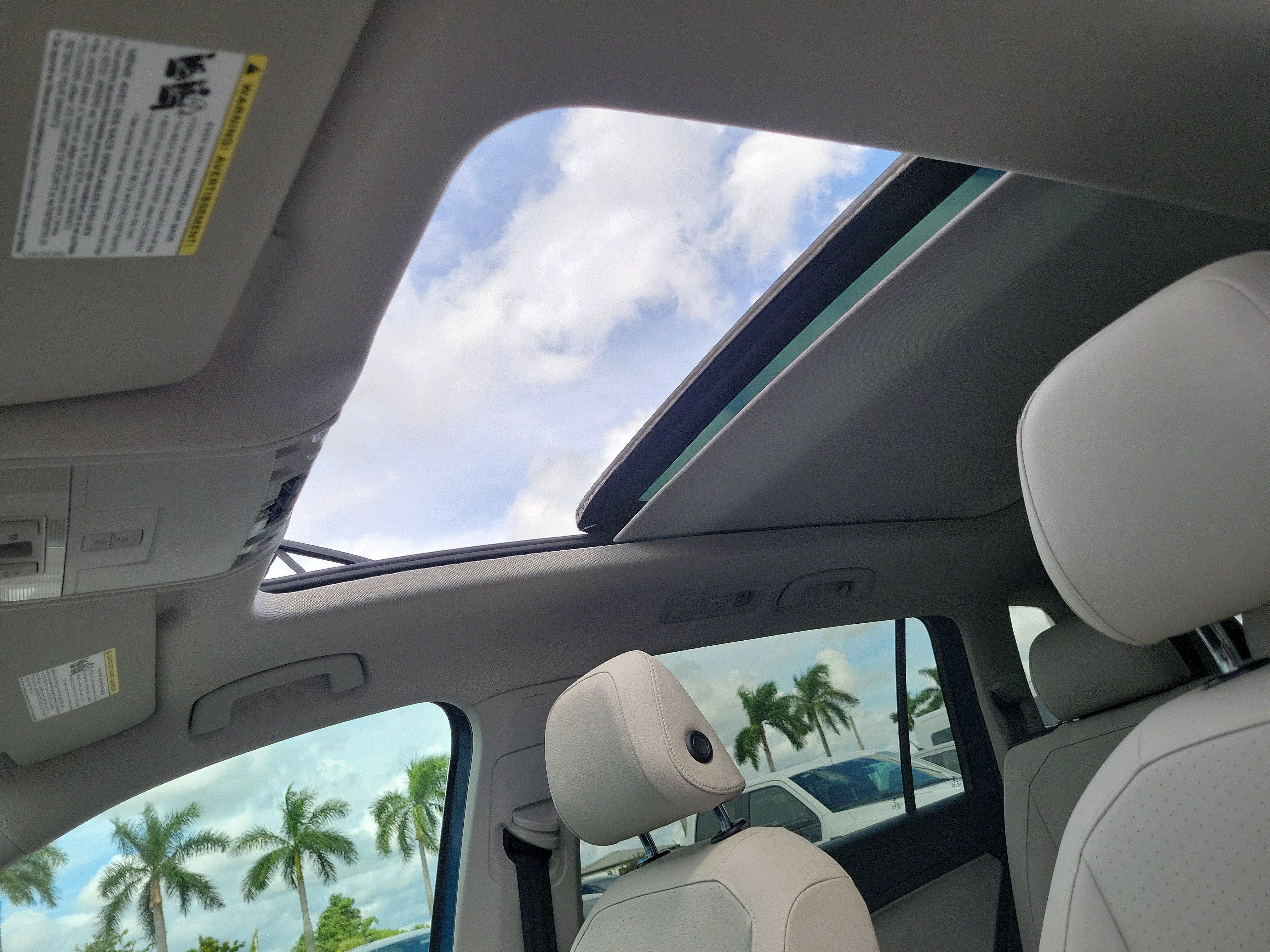 Used 2020 Volkswagen Tiguan SE w/ Panoramic Sunroof Package FWD image 22