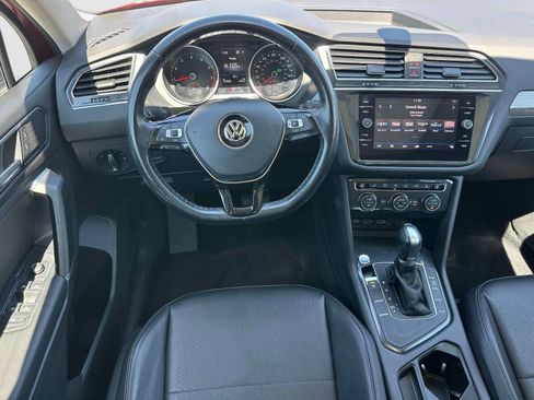 Used 2018 Volkswagen Tiguan SE w/ Panoramic Sunroof Package FWD image 8